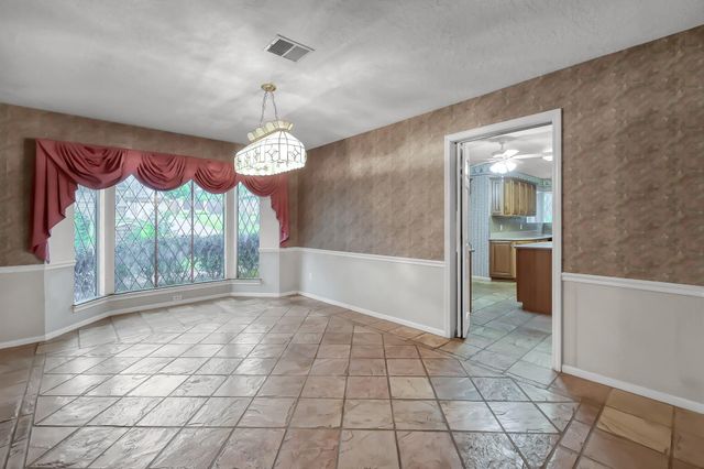 105 Broken Bough Lane, Conroe, TX 77304