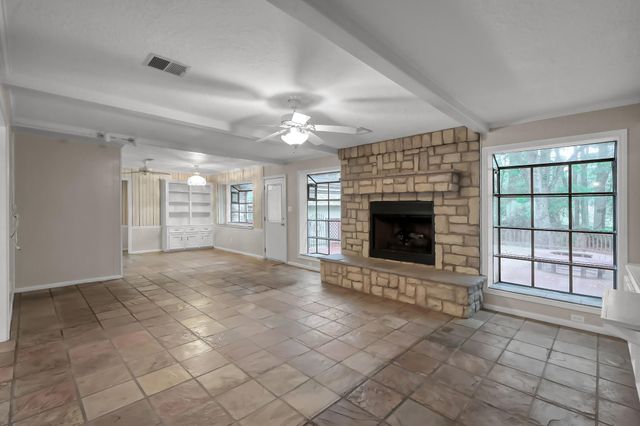 105 Broken Bough Lane, Conroe, TX 77304