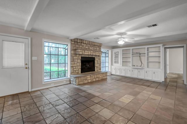 105 Broken Bough Lane, Conroe, TX 77304