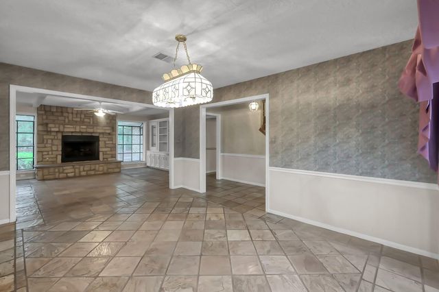 105 Broken Bough Lane, Conroe, TX 77304