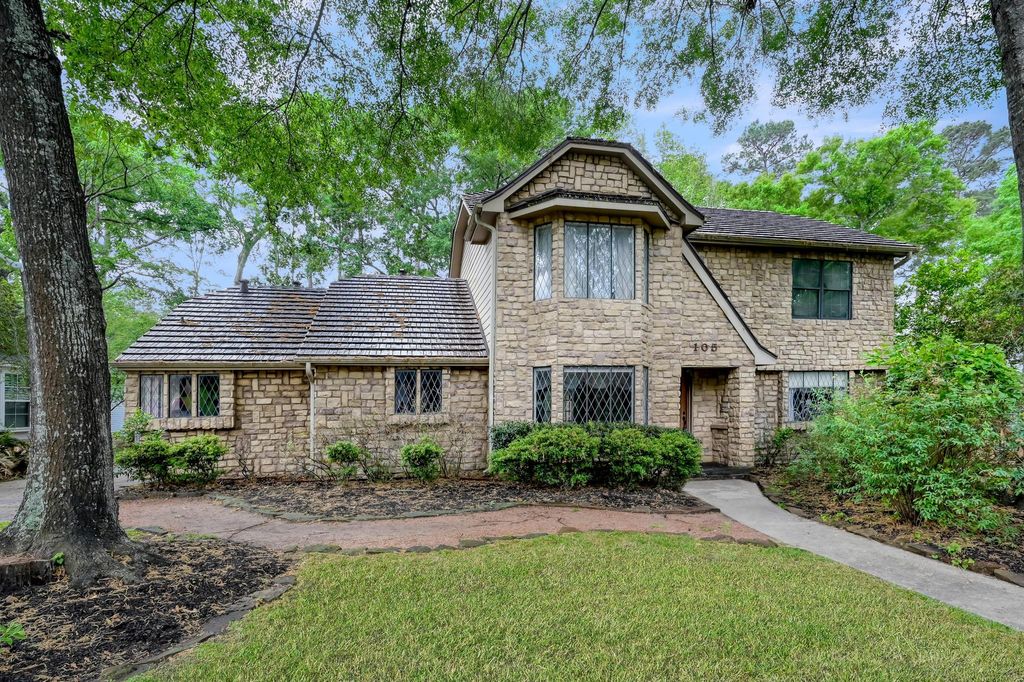 105 Broken Bough Lane, Conroe, TX 77304