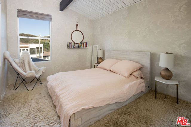 2419 Banyan Drive, Los Angeles, CA 90049