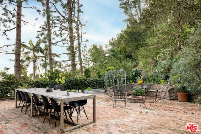2419 Banyan Drive, Los Angeles, CA 90049