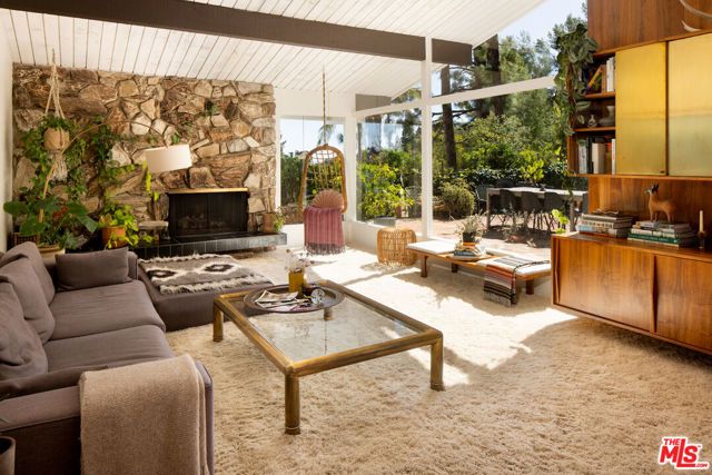 2419 Banyan Drive, Los Angeles, CA 90049