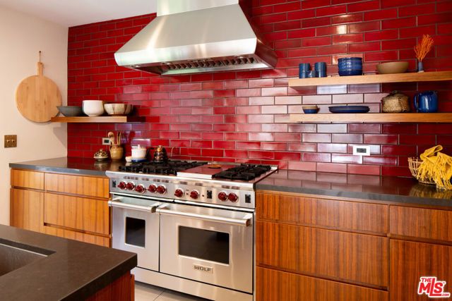 2419 Banyan Drive, Los Angeles, CA 90049
