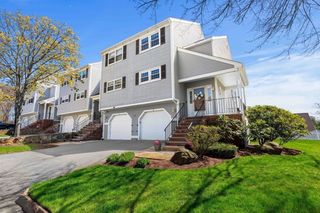 2 Countryside Ln 1301, Salem, MA 01970