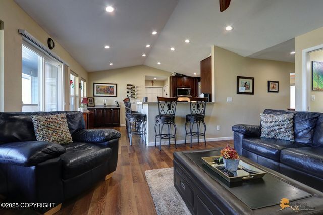 528 N Beaver Lake Road, Big Lake, AK 99652