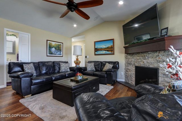 528 N Beaver Lake Road, Big Lake, AK 99652