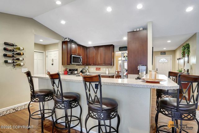 528 N Beaver Lake Road, Big Lake, AK 99652