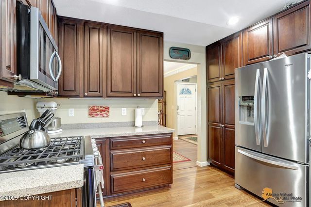 528 N Beaver Lake Road, Big Lake, AK 99652