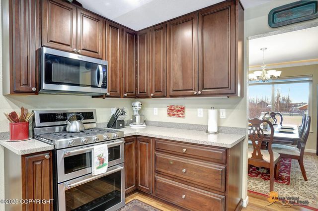 528 N Beaver Lake Road, Big Lake, AK 99652