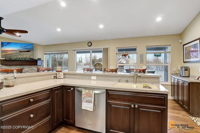 528 N Beaver Lake Road, Big Lake, AK 99652