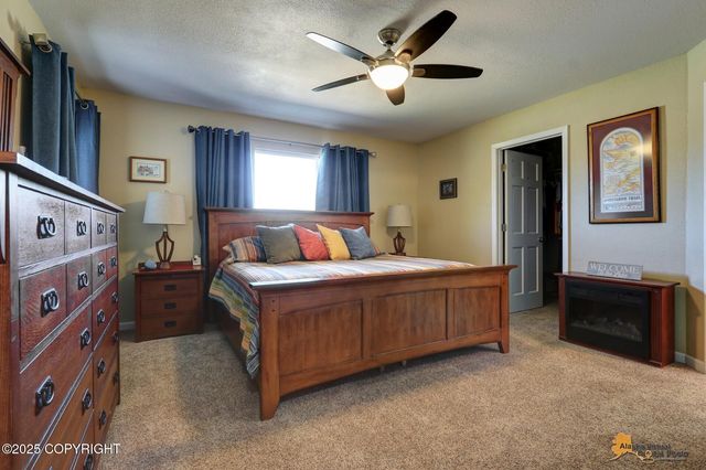 528 N Beaver Lake Road, Big Lake, AK 99652