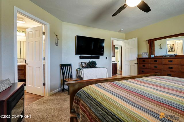 528 N Beaver Lake Road, Big Lake, AK 99652