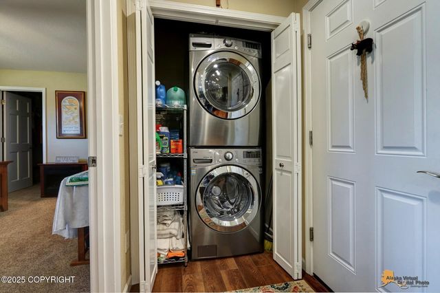 528 N Beaver Lake Road, Big Lake, AK 99652