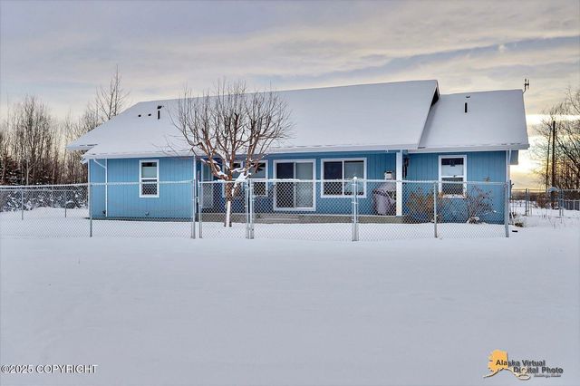 528 N Beaver Lake Road, Big Lake, AK 99652