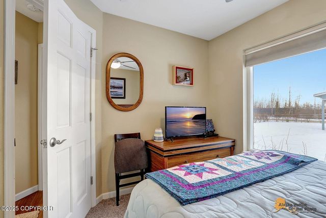 528 N Beaver Lake Road, Big Lake, AK 99652