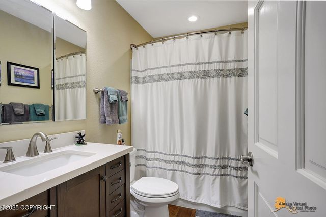 528 N Beaver Lake Road, Big Lake, AK 99652