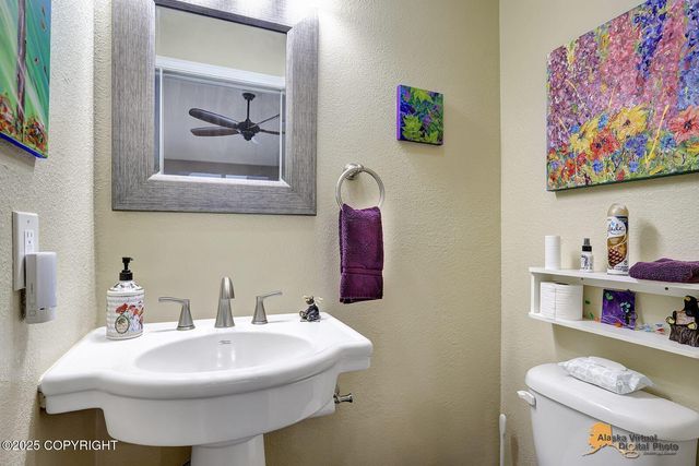 528 N Beaver Lake Road, Big Lake, AK 99652