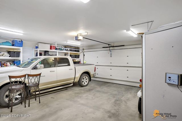 528 N Beaver Lake Road, Big Lake, AK 99652