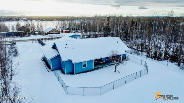 528 N Beaver Lake Road, Big Lake, AK 99652