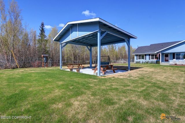 528 N Beaver Lake Road, Big Lake, AK 99652