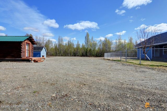 528 N Beaver Lake Road, Big Lake, AK 99652