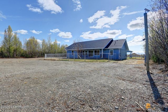 528 N Beaver Lake Road, Big Lake, AK 99652