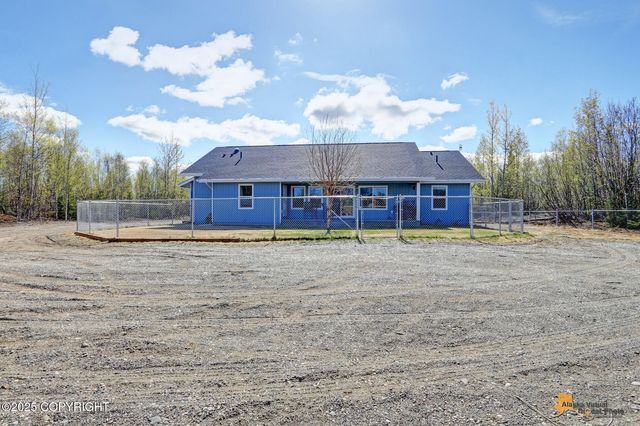 528 N Beaver Lake Road, Big Lake, AK 99652