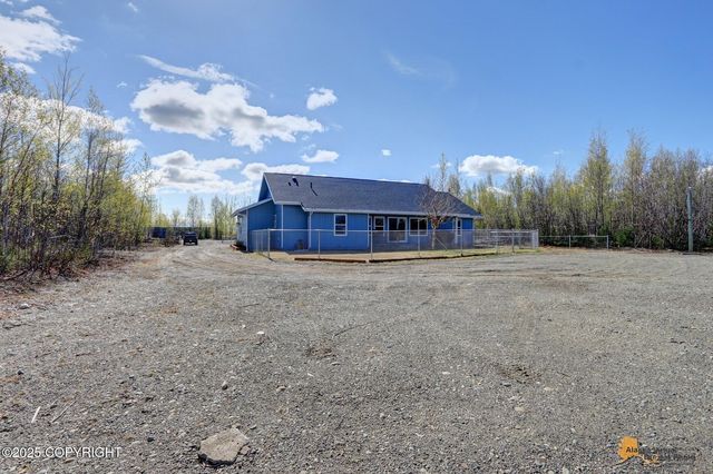 528 N Beaver Lake Road, Big Lake, AK 99652