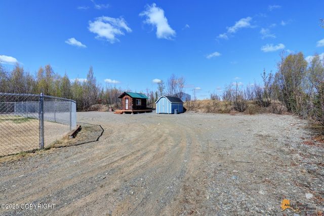 528 N Beaver Lake Road, Big Lake, AK 99652