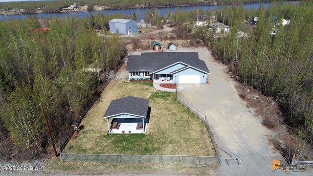 528 N Beaver Lake Road, Big Lake, AK 99652