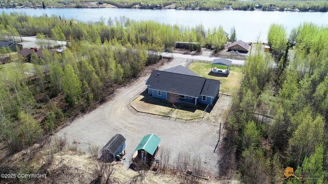 528 N Beaver Lake Road, Big Lake, AK 99652