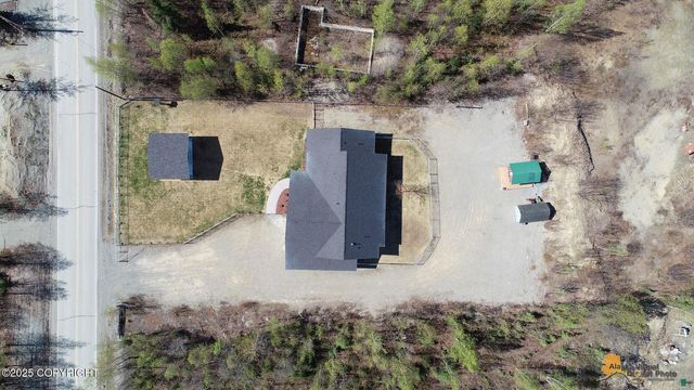 528 N Beaver Lake Road, Big Lake, AK 99652
