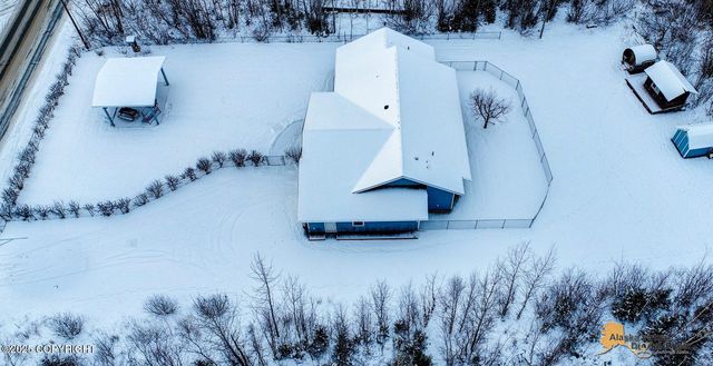 528 N Beaver Lake Road, Big Lake, AK 99652