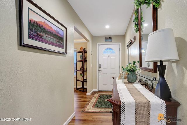 528 N Beaver Lake Road, Big Lake, AK 99652