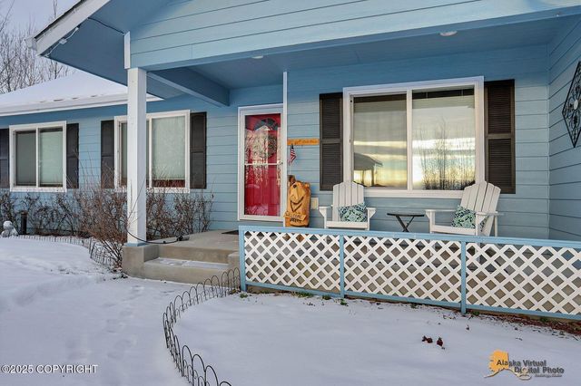 528 N Beaver Lake Road, Big Lake, AK 99652