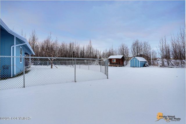 528 N Beaver Lake Road, Big Lake, AK 99652