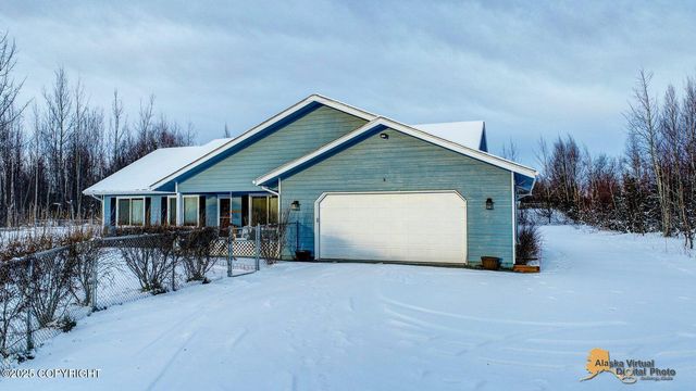 528 N Beaver Lake Road, Big Lake, AK 99652
