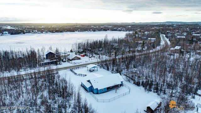 528 N Beaver Lake Road, Big Lake, AK 99652