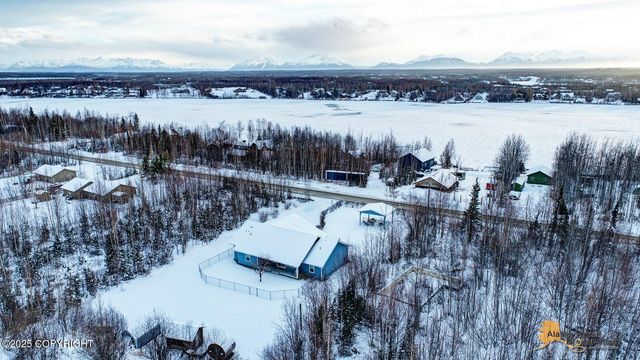 528 N Beaver Lake Road, Big Lake, AK 99652
