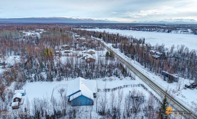 528 N Beaver Lake Road, Big Lake, AK 99652