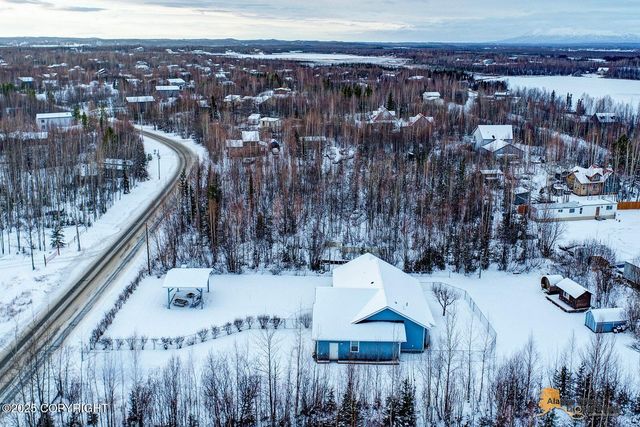 528 N Beaver Lake Road, Big Lake, AK 99652