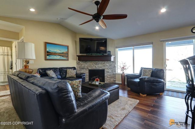 528 N Beaver Lake Road, Big Lake, AK 99652