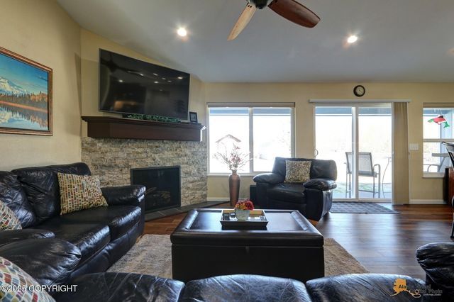 528 N Beaver Lake Road, Big Lake, AK 99652