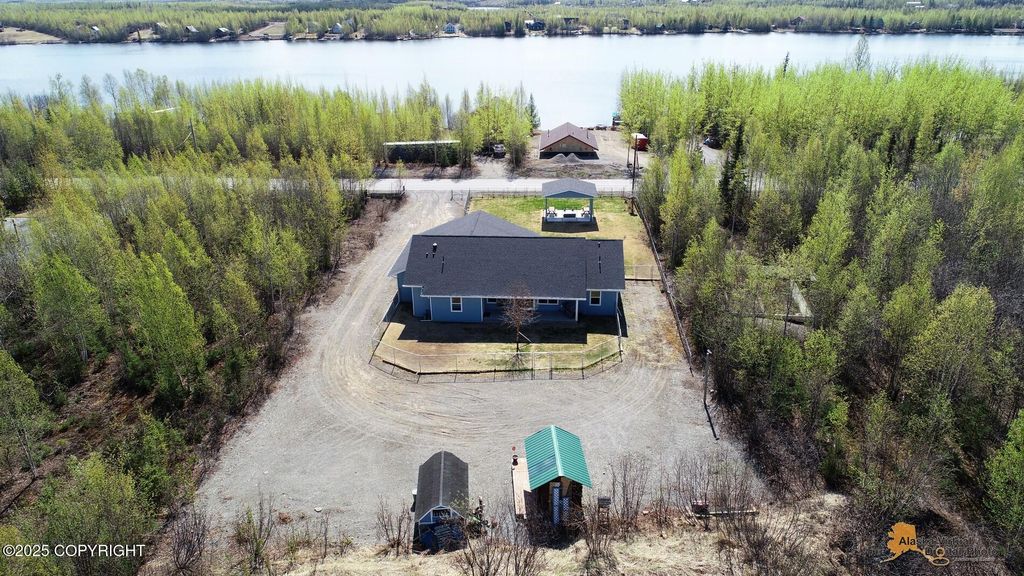 528 N Beaver Lake Road, Big Lake, AK 99652