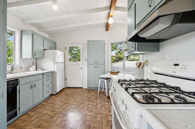 95 Ridge Rd, San Anselmo, CA 94960