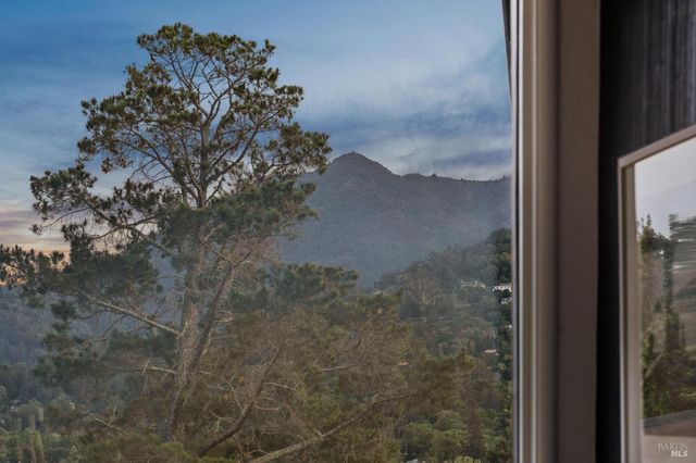 95 Ridge Rd, San Anselmo, CA 94960