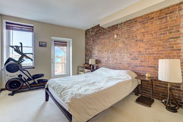 231 Main St 3R, Northampton, MA 01060