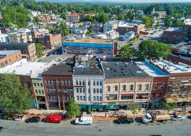 231 Main St 3R, Northampton, MA 01060